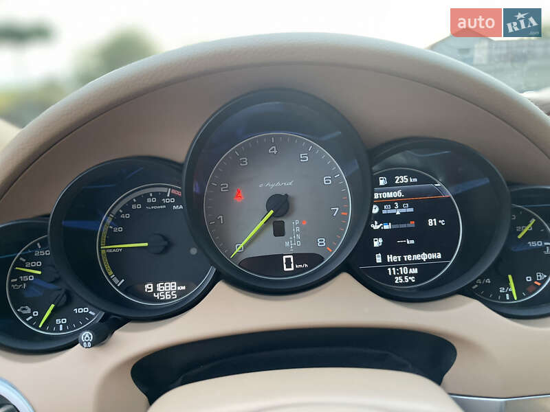 Внедорожник / Кроссовер Porsche Cayenne 2015 в Луцке