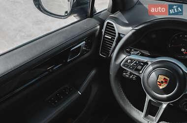 Позашляховик / Кросовер Porsche Cayenne 2017 в 