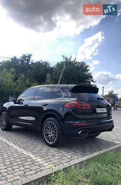 Позашляховик / Кросовер Porsche Cayenne 2015 в 