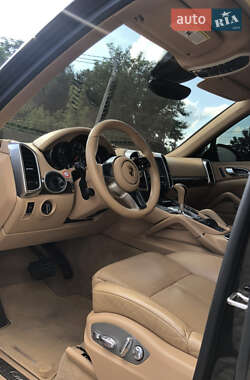 Позашляховик / Кросовер Porsche Cayenne 2015 в 