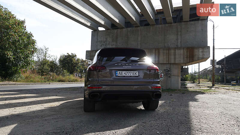 Позашляховик / Кросовер Porsche Cayenne 2015 в Дніпрі