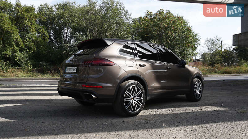 Позашляховик / Кросовер Porsche Cayenne 2015 в Дніпрі
