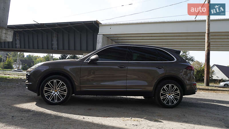 Позашляховик / Кросовер Porsche Cayenne 2015 в Дніпрі