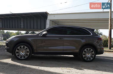 Внедорожник / Кроссовер Porsche Cayenne 2015 в 