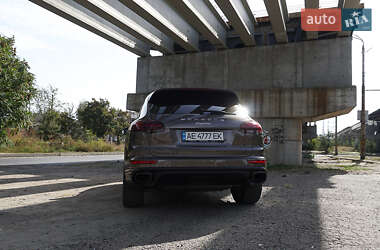 Внедорожник / Кроссовер Porsche Cayenne 2015 в 