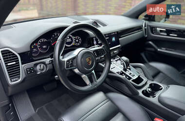 Внедорожник / Кроссовер Porsche Cayenne 2019 в 