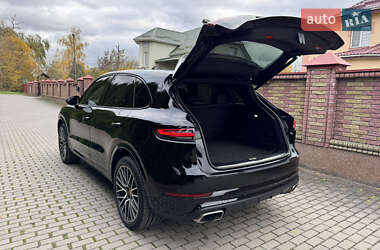 Внедорожник / Кроссовер Porsche Cayenne 2019 в 