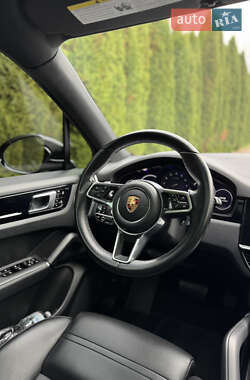Внедорожник / Кроссовер Porsche Cayenne 2019 в 