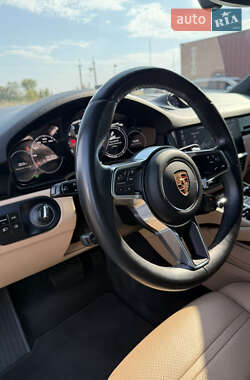 Позашляховик / Кросовер Porsche Cayenne 2018 в 