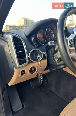Внедорожник / Кроссовер Porsche Cayenne 2015 в 