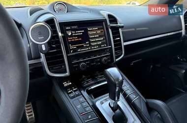 Внедорожник / Кроссовер Porsche Cayenne 2014 в 