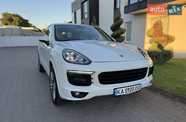 Внедорожник / Кроссовер Porsche Cayenne 2015 в 