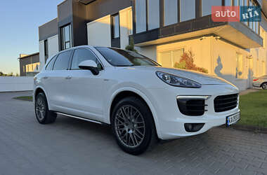 Внедорожник / Кроссовер Porsche Cayenne 2015 в 
