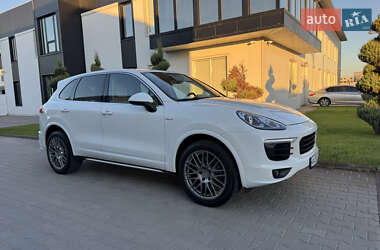 Внедорожник / Кроссовер Porsche Cayenne 2015 в 