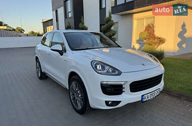 Внедорожник / Кроссовер Porsche Cayenne 2015 в 