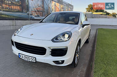 Внедорожник / Кроссовер Porsche Cayenne 2015 в 