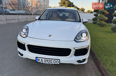 Внедорожник / Кроссовер Porsche Cayenne 2015 в 