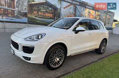 Внедорожник / Кроссовер Porsche Cayenne 2015 в 