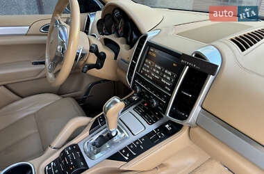 Внедорожник / Кроссовер Porsche Cayenne 2010 в 