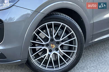 Внедорожник / Кроссовер Porsche Cayenne 2019 в 