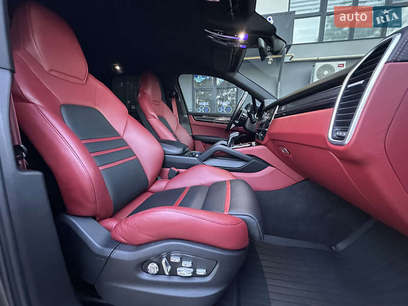 Внедорожник / Кроссовер Porsche Cayenne 2019 в Львове фото 46 Внедорожник / Кроссовер Porsche Cayenne 2019 в Львове