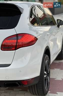 Внедорожник / Кроссовер Porsche Cayenne 2012 в 