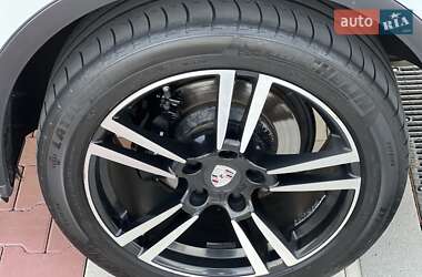 Внедорожник / Кроссовер Porsche Cayenne 2012 в 