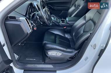 Внедорожник / Кроссовер Porsche Cayenne 2012 в 