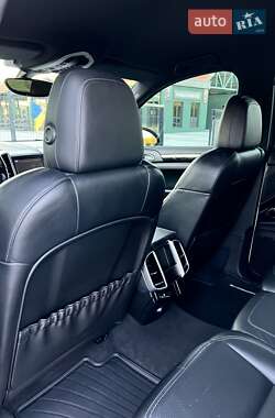 Внедорожник / Кроссовер Porsche Cayenne 2012 в 