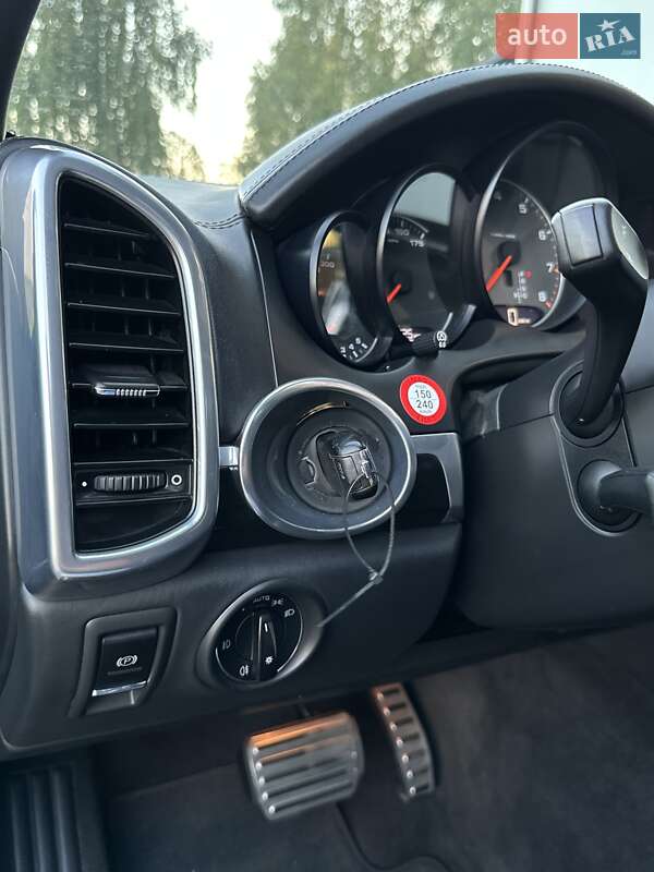 Позашляховик / Кросовер Porsche Cayenne 2011 в Любешові