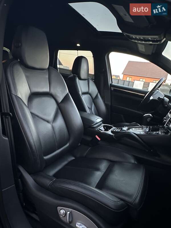 Позашляховик / Кросовер Porsche Cayenne 2011 в Любешові