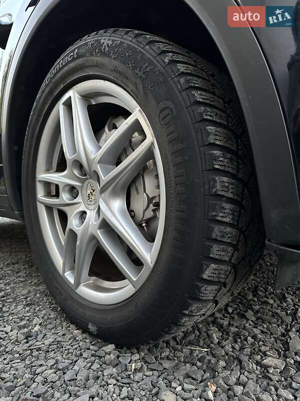 Позашляховик / Кросовер Porsche Cayenne 2011 в Любешові