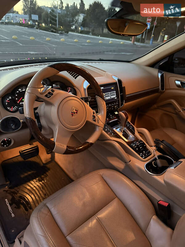 Позашляховик / Кросовер Porsche Cayenne 2012 в Одесі