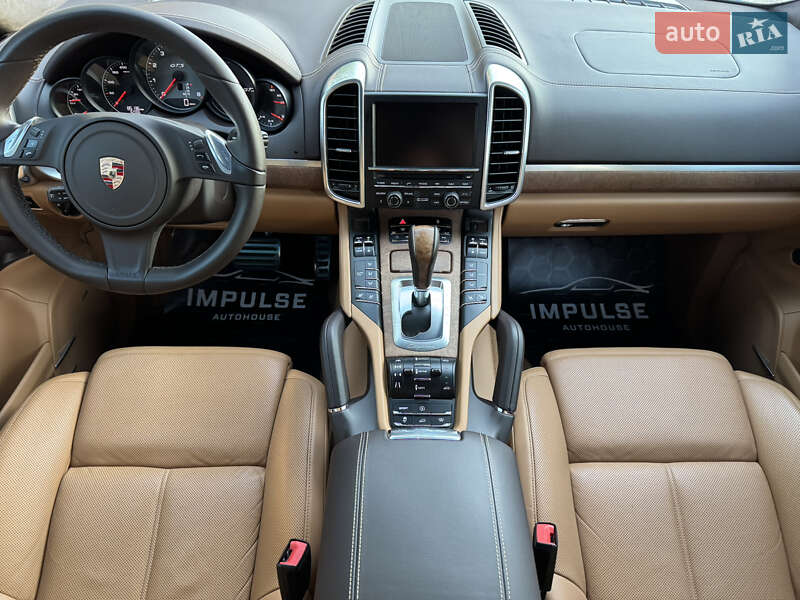 Позашляховик / Кросовер Porsche Cayenne 2012 в Києві