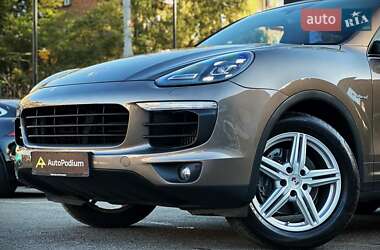 Внедорожник / Кроссовер Porsche Cayenne 2016 в 