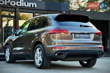 Внедорожник / Кроссовер Porsche Cayenne 2016 в 