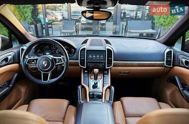 Внедорожник / Кроссовер Porsche Cayenne 2016 в 