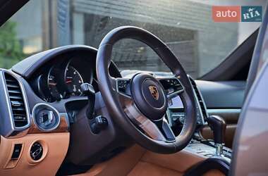 Внедорожник / Кроссовер Porsche Cayenne 2016 в 