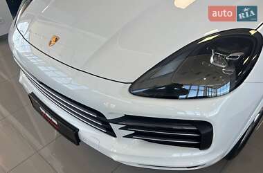 Позашляховик / Кросовер Porsche Cayenne 2022 в 