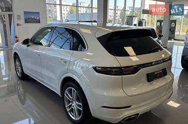 Позашляховик / Кросовер Porsche Cayenne 2022 в 