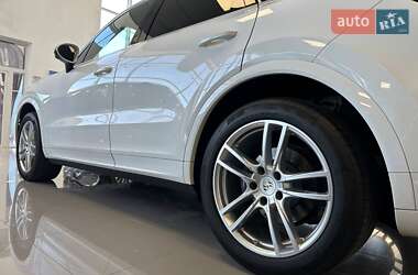 Позашляховик / Кросовер Porsche Cayenne 2022 в 