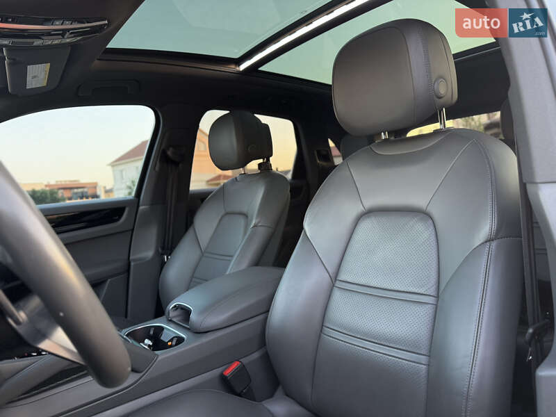 Внедорожник / Кроссовер Porsche Cayenne 2018 в Одессе фото 23 Внедорожник / Кроссовер Porsche Cayenne 2018 в Одессе