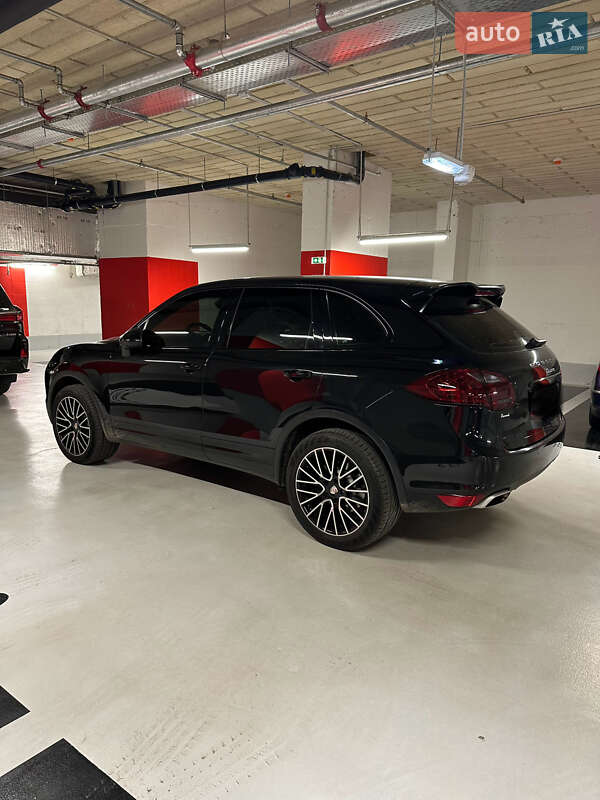 Позашляховик / Кросовер Porsche Cayenne 2013 в Ужгороді
