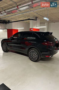 Внедорожник / Кроссовер Porsche Cayenne 2013 в 