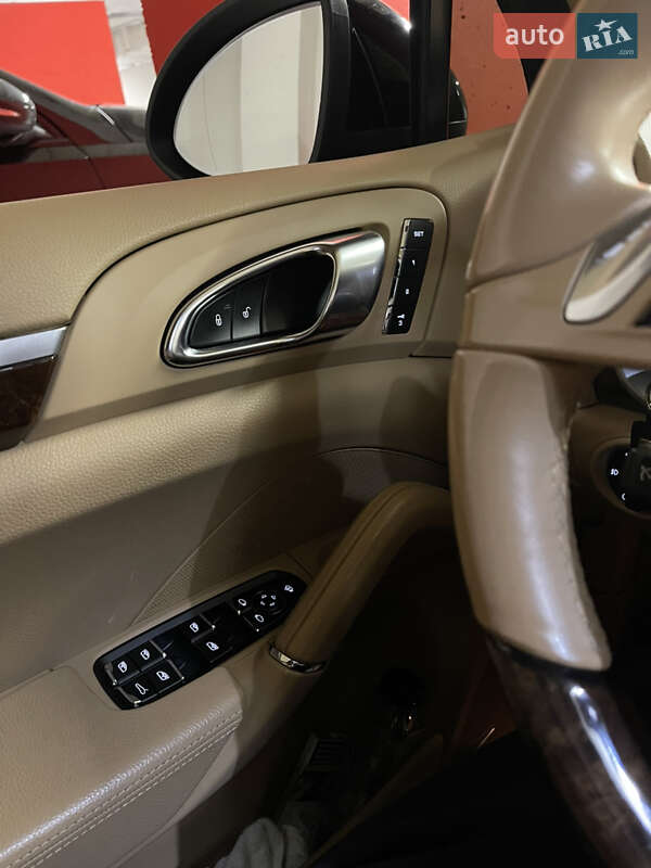 Позашляховик / Кросовер Porsche Cayenne 2013 в Ужгороді