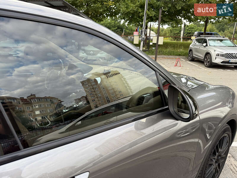 Внедорожник / Кроссовер Porsche Cayenne 2012 в Святопетровское