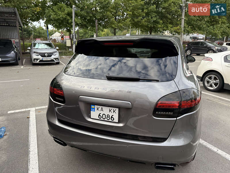 Внедорожник / Кроссовер Porsche Cayenne 2012 в Святопетровское