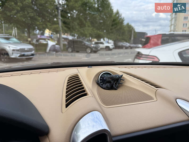 Внедорожник / Кроссовер Porsche Cayenne 2012 в Святопетровское
