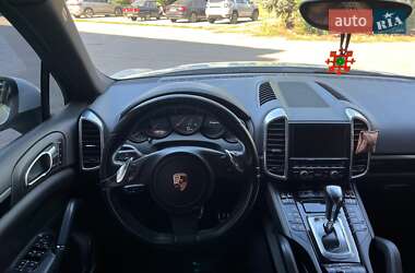 Позашляховик / Кросовер Porsche Cayenne 2012 в 