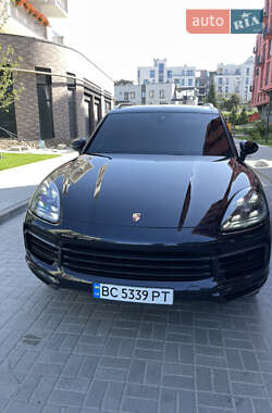Внедорожник / Кроссовер Porsche Cayenne 2019 в 